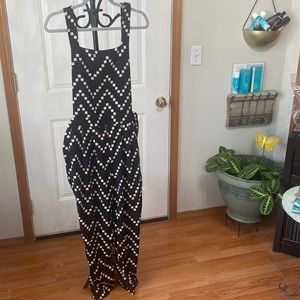 Forever 21 backless,straps, Black and White. Pleated front with pockets, XL.